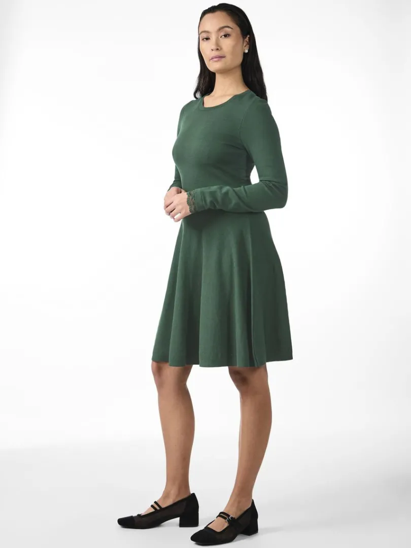 yasbecco_strickkleid_3.webp BECCO STRICKKLEID*YAS Online