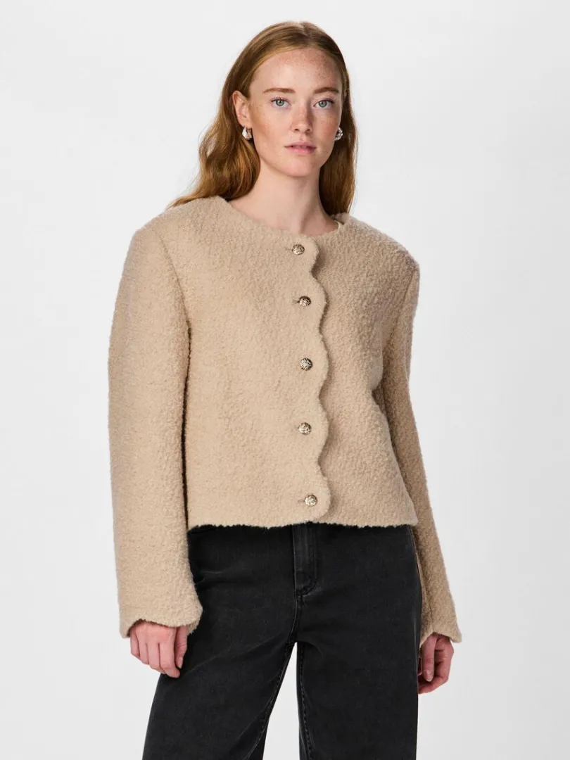 SERANA JACKE*YAS Store